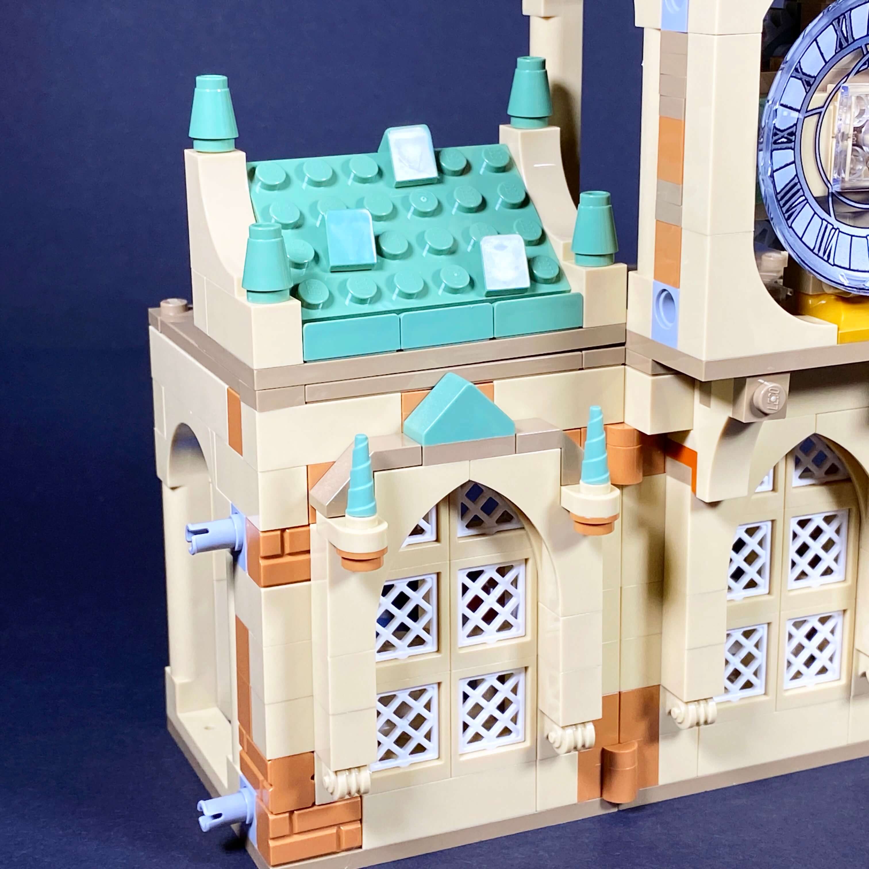 LEGO 76398 Harry Potter L’Infirmerie De Poudlard, Jouet Château et Tour de  l'Horloge, Figurine Harry, Hermione, Ron, Enfants 8 Ans