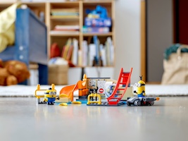 Set Lego Moi, moche et méchant 75546 Minions in Gru's Lab image 8